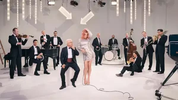 Storm Large, Pink Martini ile 16 yıllık sahne yolculuğunu ve İstanbul sevgisini anlattı