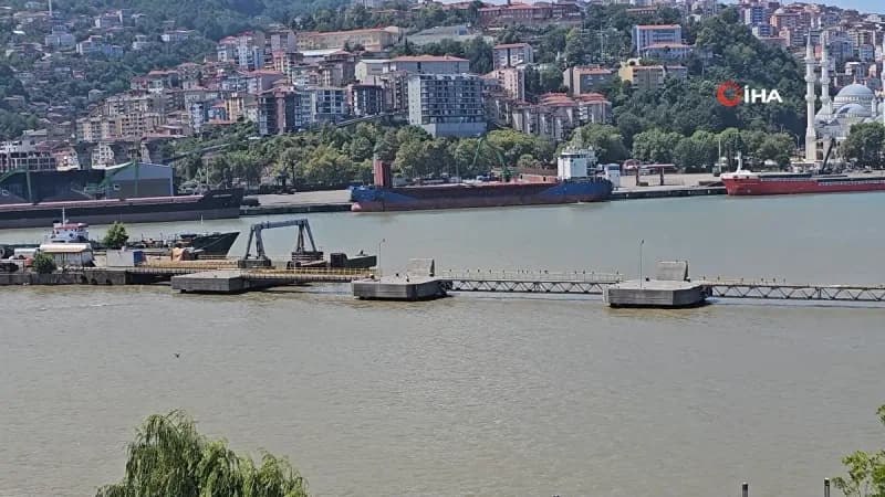 Zonguldak'ta sağanak sonrası deniz çamura büründü