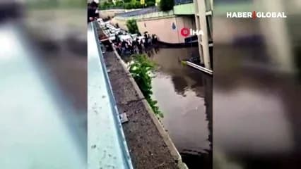 Güngören'de alt geçidi su bastı, araçlar suda mahsur kaldı