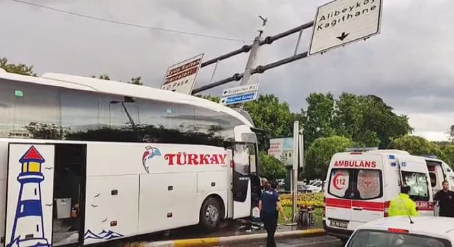 Sinop'tan gelen otobüs Eyüpsultan'da kaza yaptı, 30 kişi yaralandı