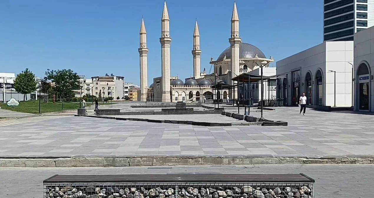 Şanlıurfa'da sıcak hava günlük yaşamı etkilerken Güneydoğu'da sokaklar boş kaldı