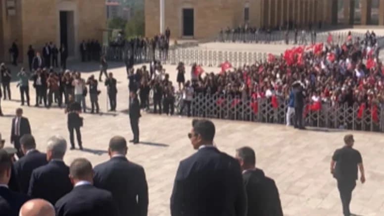 CHP’li Konuralp’ten Anıtkabir’deki Erdoğan Sloganlarına Tepki