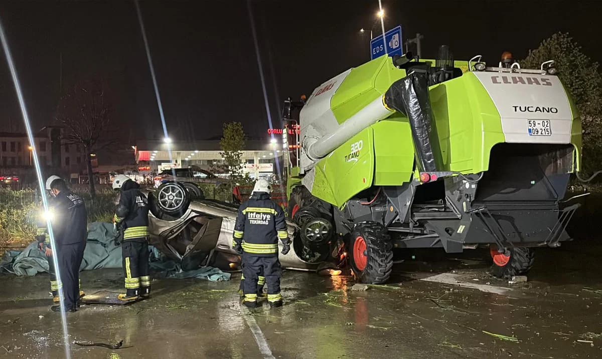 Çorlu’da Akılalmaz Kaza: Otomobil Taklalar Atarak Biçerdövere Çarptı, Sürücü Ağır Yaralı