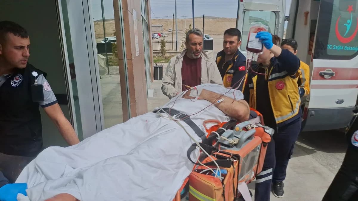 Boşanma Aşamasındaki Eşine Bıçakla Saldırdı, Ardından İntihar Girişiminde Bulundu