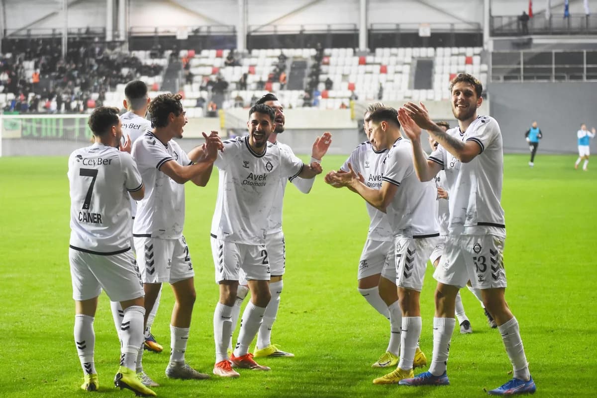Altay, İzmir Çoruhlu FK ile Zorlu Bir Maçta Karşılaşıyor