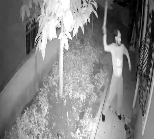 Avcılar’da Gece Gerginliği: Şüpheli Mahalleli Tarafından Yakalandı