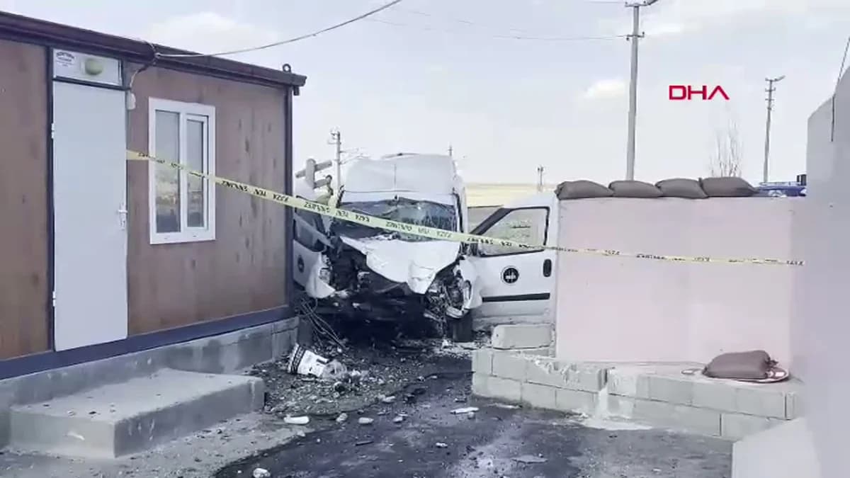 Niğde’de Feci Kaza: Hafif Ticari Araç Bariyere Çarparak Sürücüsünü Hayatından Etti