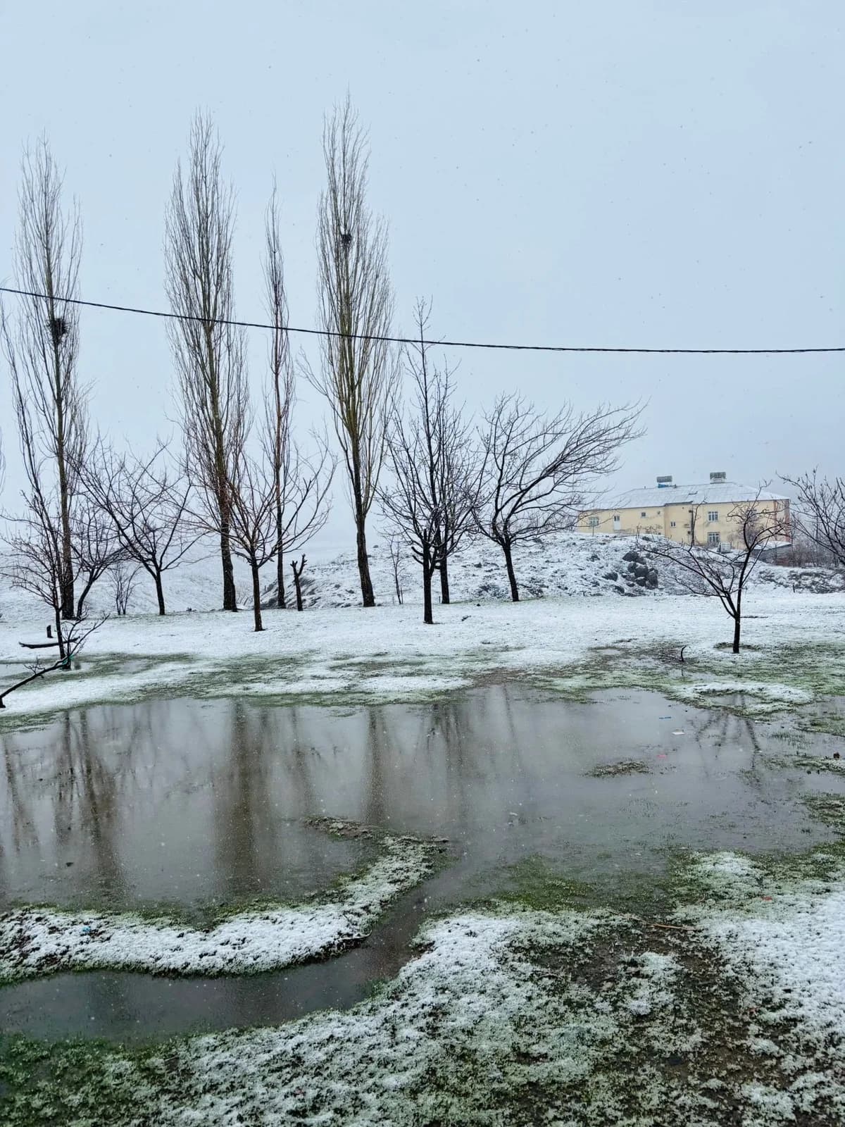 Siirt’in Yüksek Kesimlerine Kar Yağdı