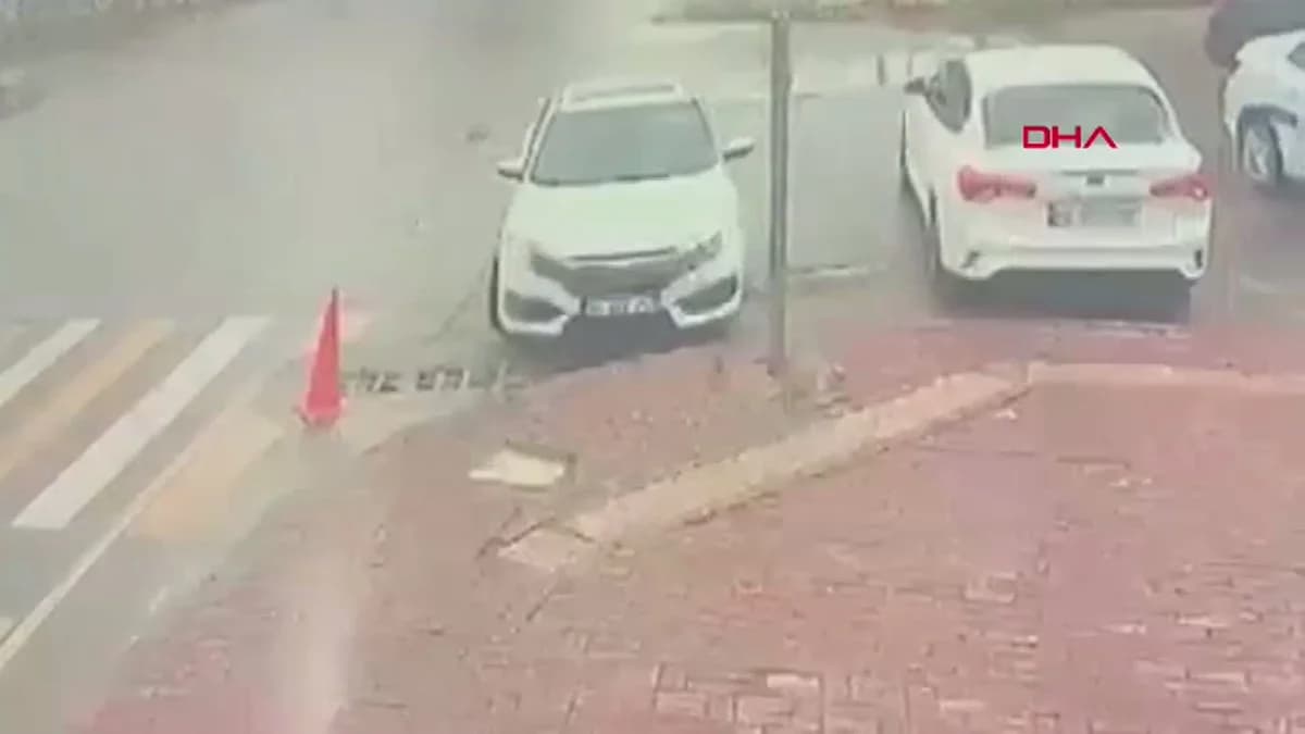 Şanlıurfa’da Kavşakta Yaşanan Kaza Güvenlik Kameralarına Yansıdı; 3 Yaralı
