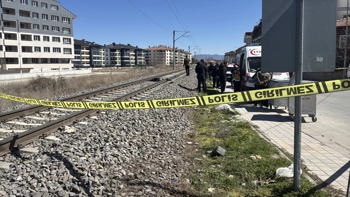 Kütahya’da Yolcu Treni Kazası: 55 Yaşındaki Kadın Hayatını Kaybetti