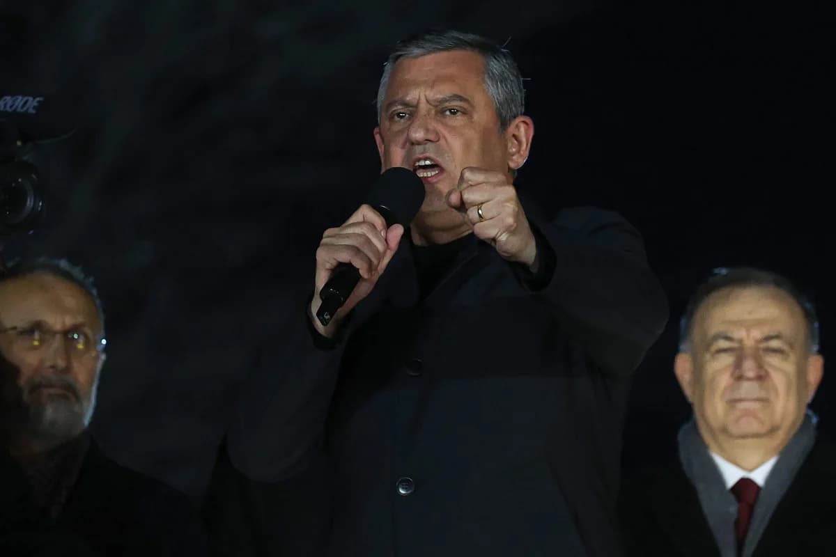 Özgür Özel, Eyüpsultan’da CHP Mitinginde Güçlü Mesajlar Verdi