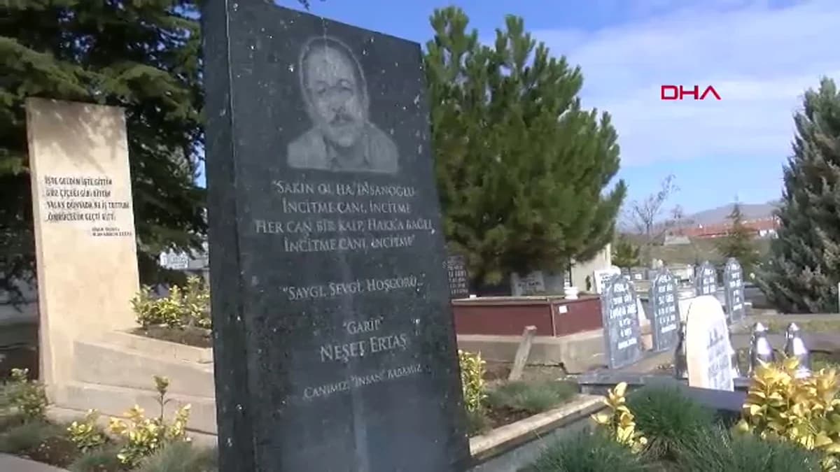 Bakan Çiftçi, Kırşehir’de Neşet Ertaş’ın Kabrini Ziyaret Etti