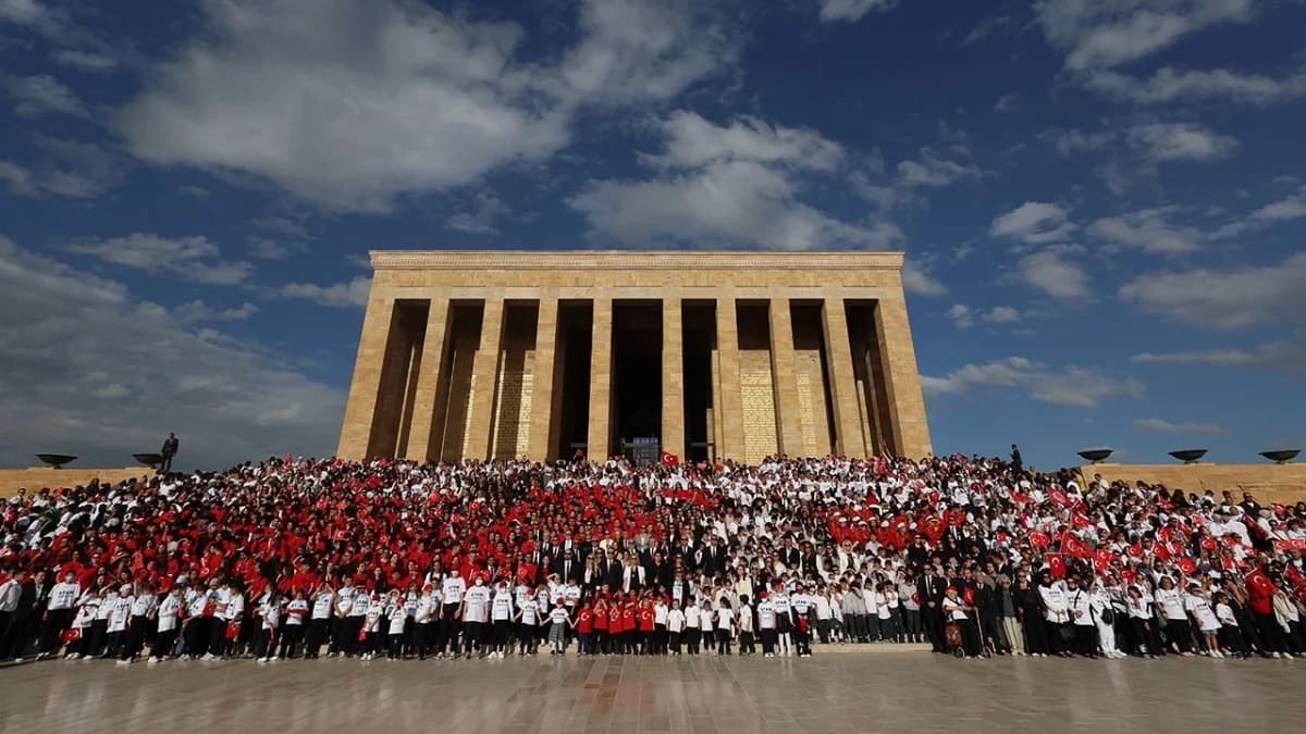Cumhuriyet Bayramı’nda Anıtkabir’e büyük ilgi: Ziyaretçi sayısı 1 milyonu geçti