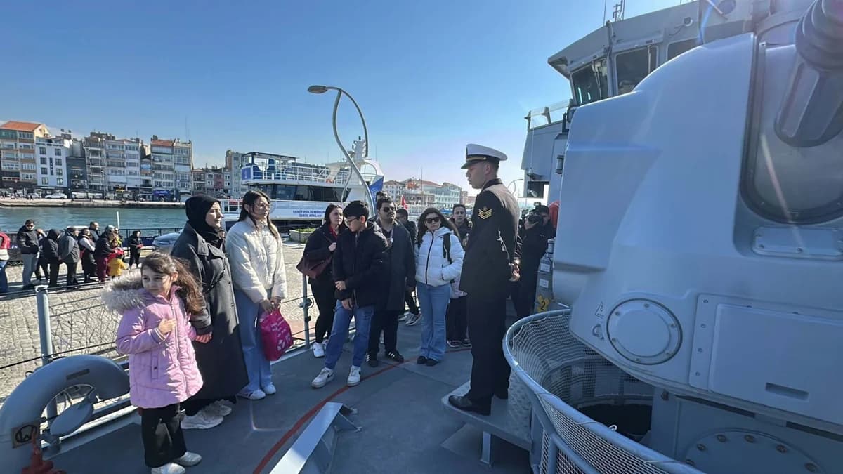 Çanakkale’de Deniz Kuvvetleri Komutanlığı’na Ait Gemilere Büyük İlgi