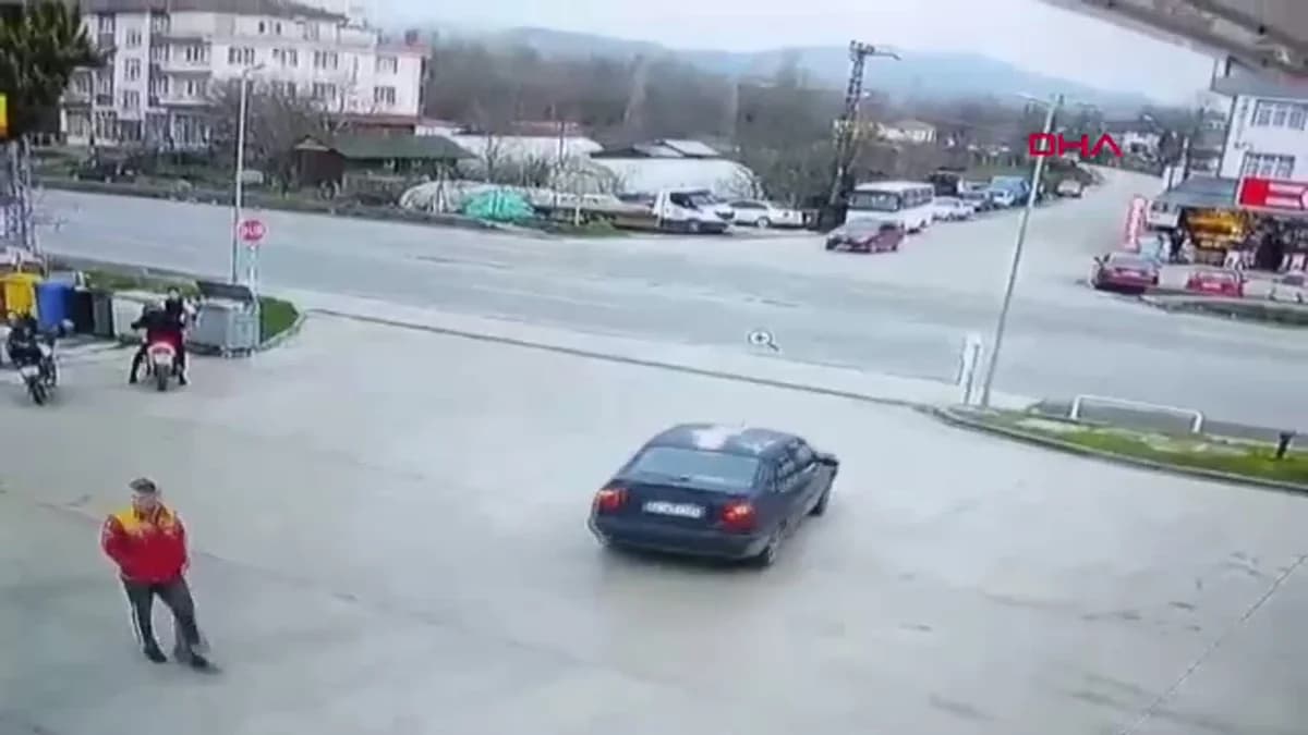 Bartın’da 3 Araçla Gerçekleşen Kaza Güvenlik Kameralarına Yansıdı