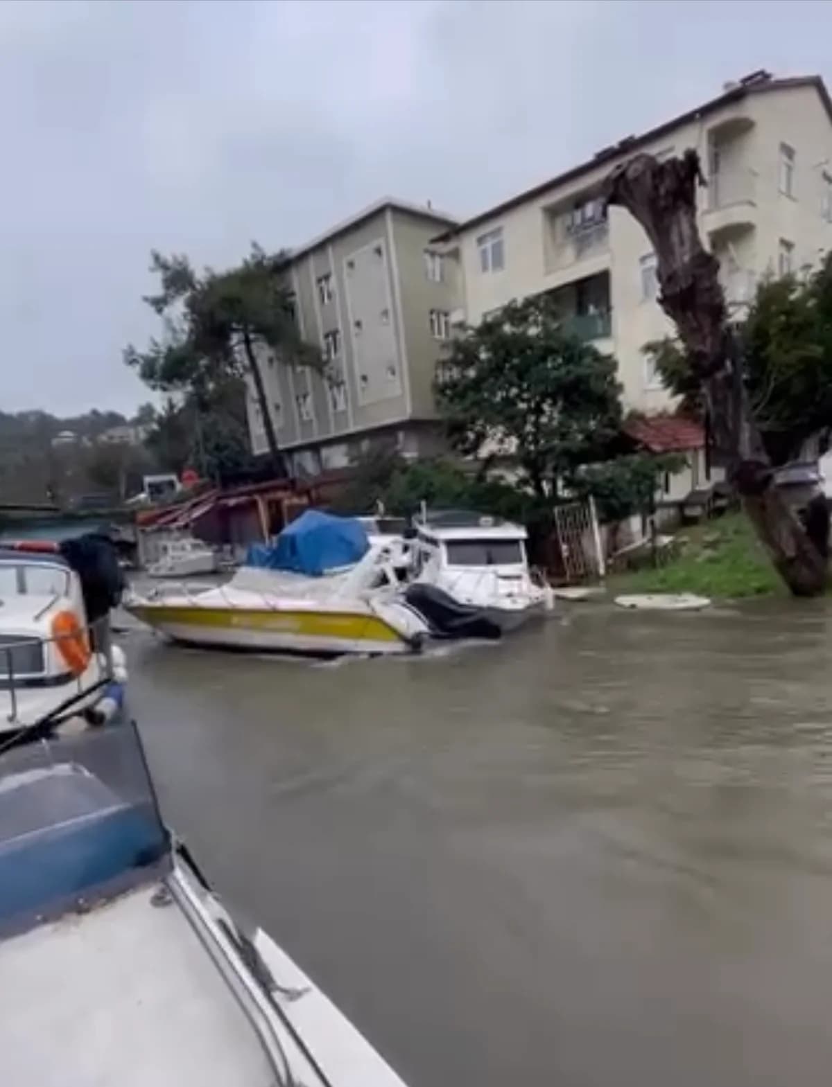 Beykoz’da Şiddetli Yağış Hayatı Olumsuz Etkiledi