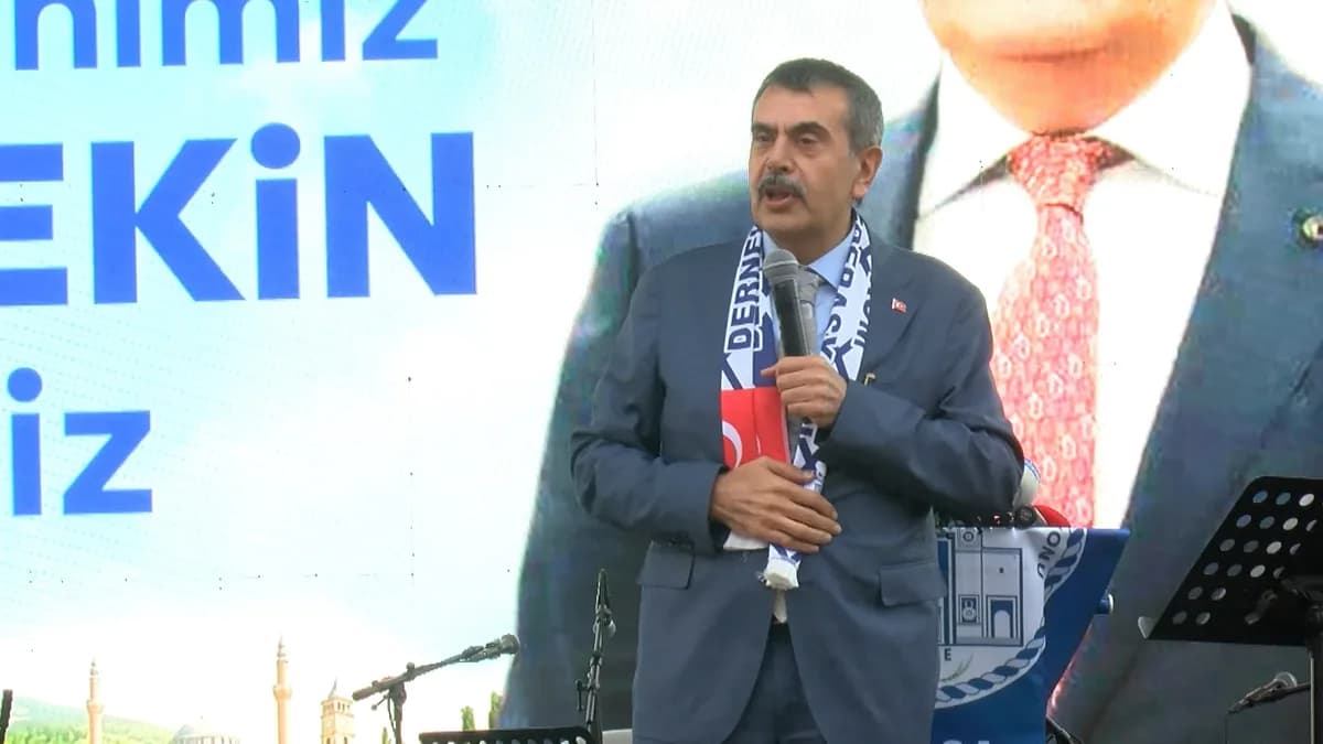Yusuf Tekin Bursa'da: En dinamik sivil toplum yapıları hemşeri dernekleri