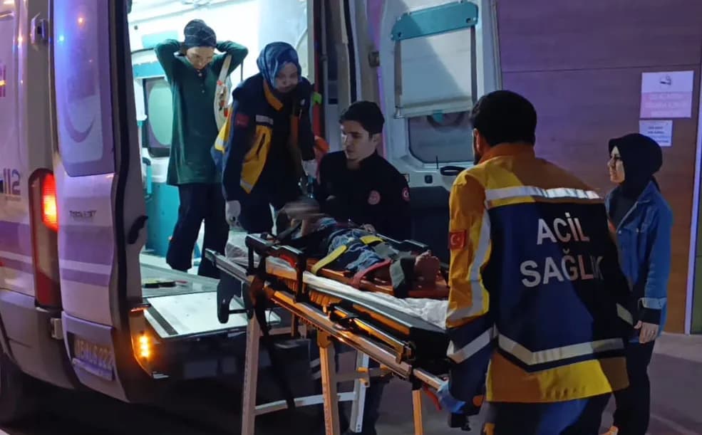 İnegöl'de ikinci kat penceresinden düşen 5 yaşındaki çocuk ağır yaralandı