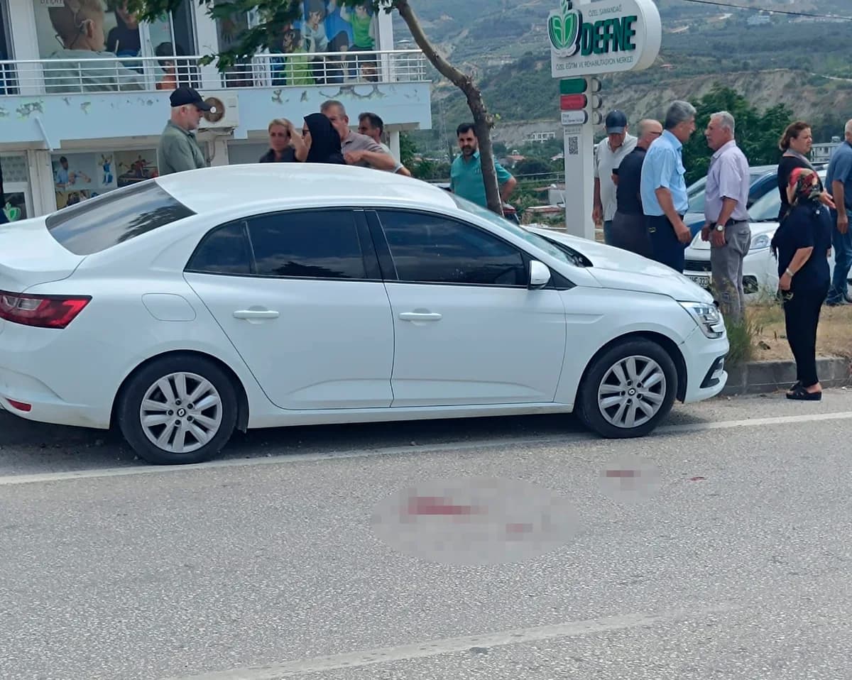 Taziyeye giderken karşıdan karşıya geçen Bedia Havare otomobilin altında kaldı
