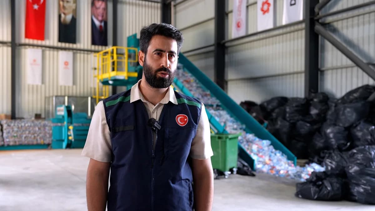 Bakan Kurum, DOA'ya bırakılan şişelerin dönüşüm yolculuğunu anlattı