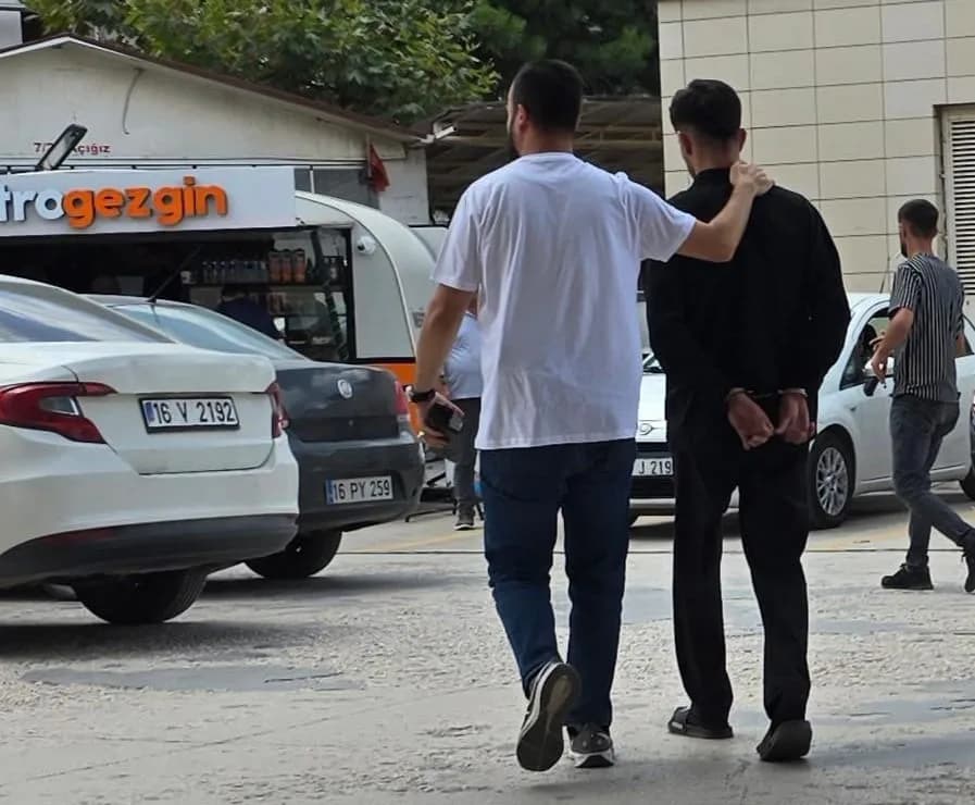 Kovalamaca sonucu durdurulan araçtan 20 bin adet sentetik uyuşturucu ele geçirildi