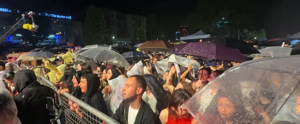 Erbaa'da sağanağa rağmen Semicenk'e hep bir ağızdan eşlik