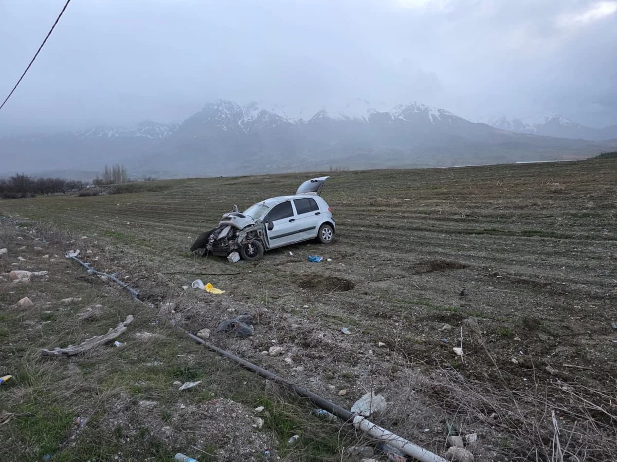 Malatya’da Takla Atan Otomobilde Anne ve İki Çocuğu Yaralandı