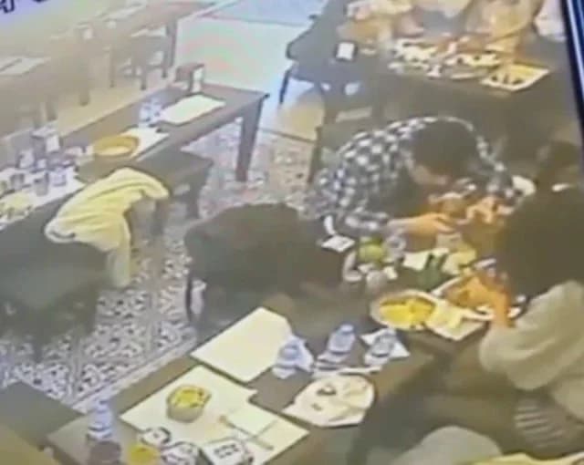 Taksim’deki Restoran Skandalı: Yemekte Böcek Kazası