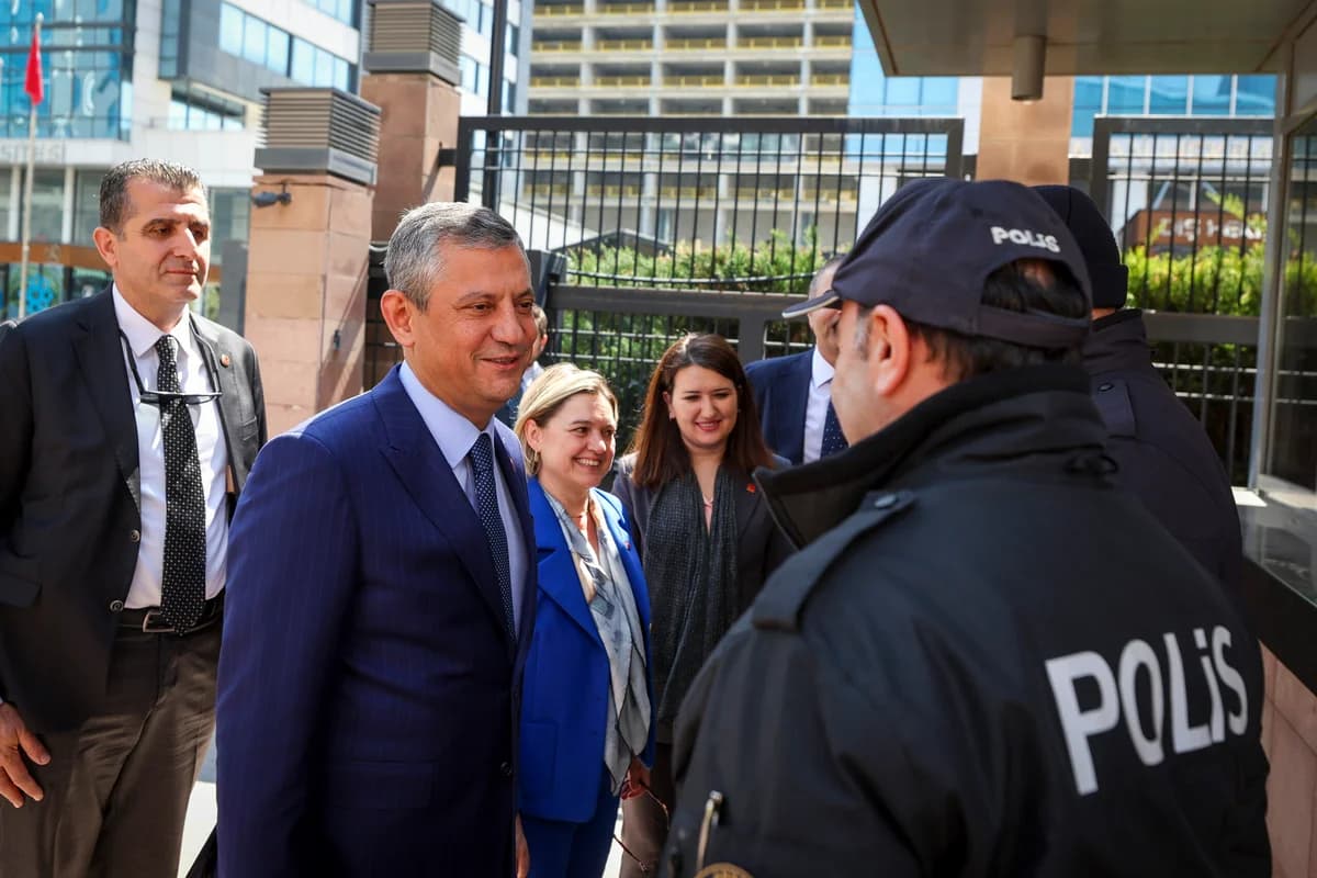 Özgür Özel’den Polis Günü Kutlaması