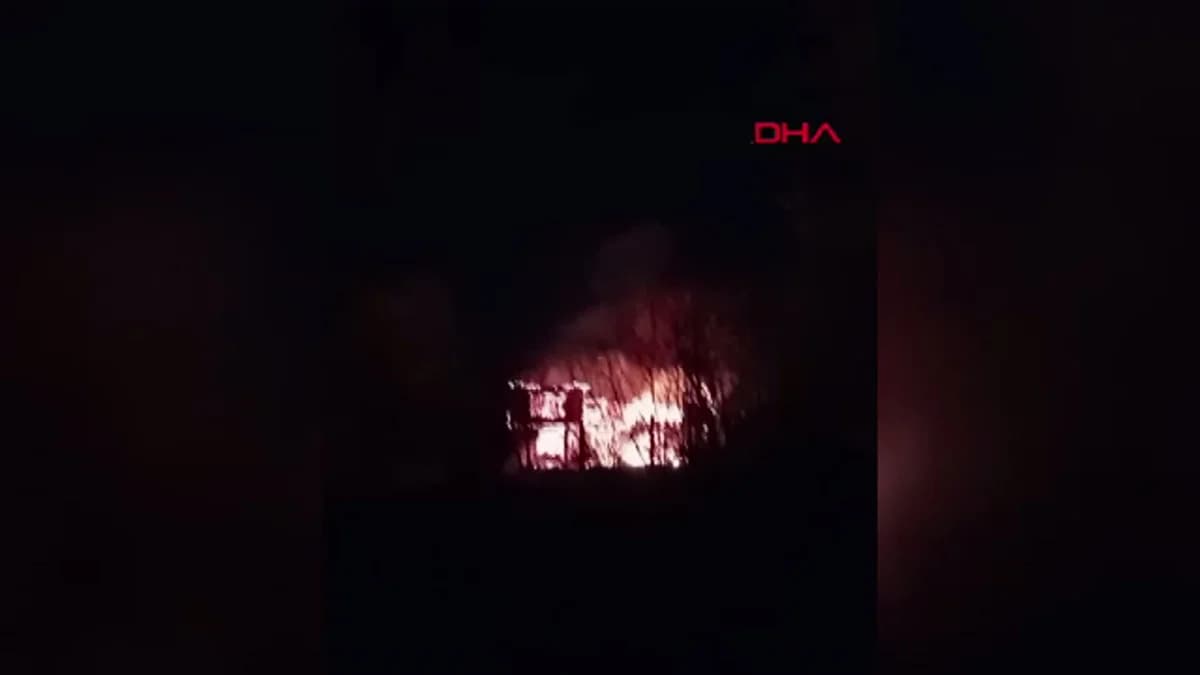 Bursa’da Alev Alev Yanan 2 Katlı Ev Kullanılamaz Hale Geldi