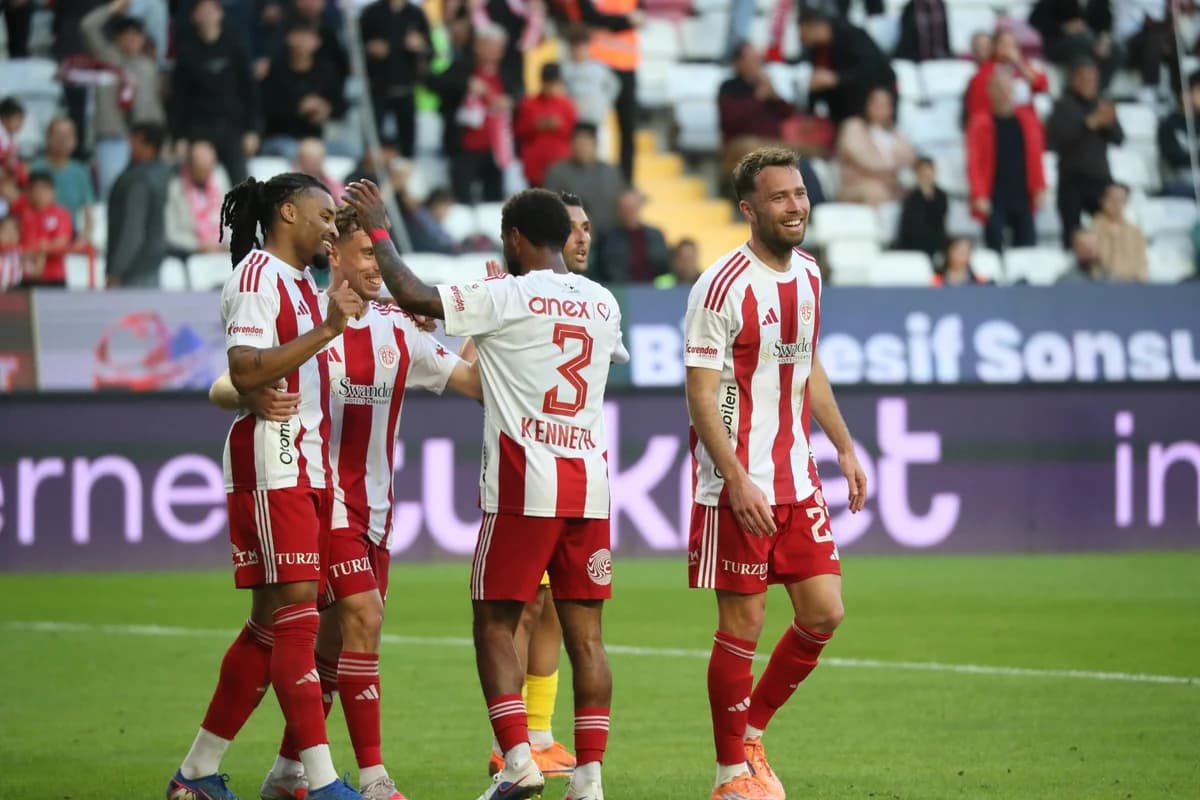 Hesap.com Antalyaspor, Eyüpspor’u 3-0 Yenerek Puanını Artırdı