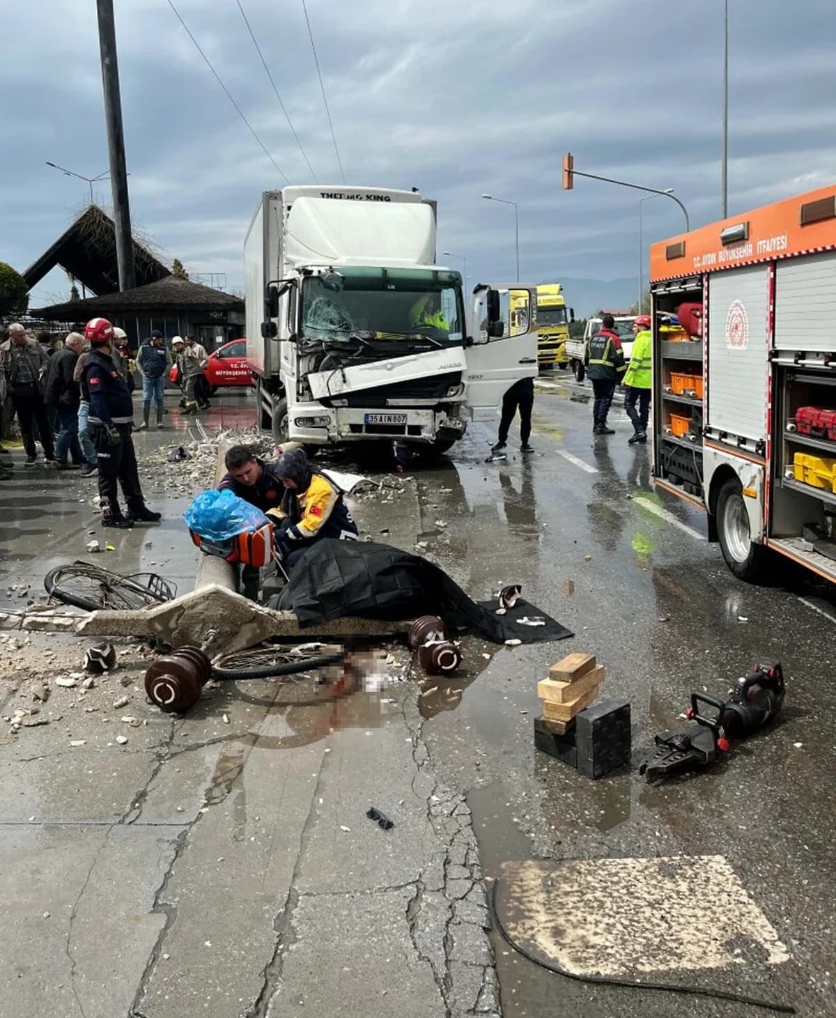 Kırmızı Işık İhlali Sonucu Feci Kaza: Bisikletli Yaşamını Yitirdi