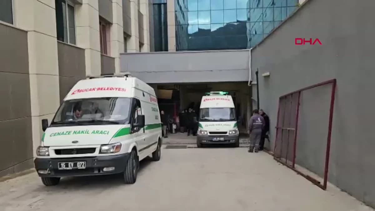 Burdur’da Minibüs ile Beton Mikserinin Çarpıştığı Kazada Yaşamını Kaybeden 7 Kişinin Cenazeleri Teslim Alındı