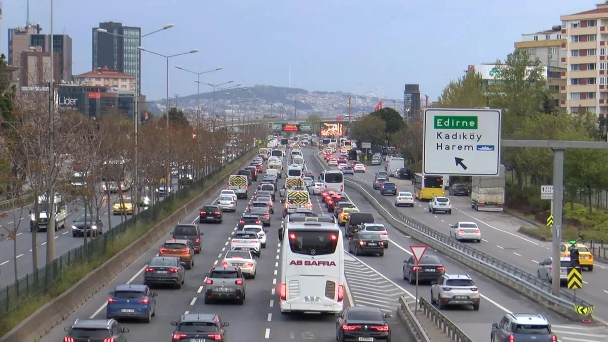 İstanbul’da Haftanın İlk Günü Trafik Drumlu: Yüzde 62 Yoğunluk