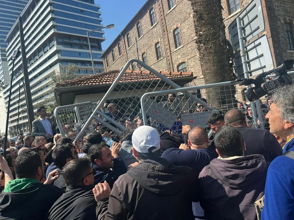 İzmir’de DGM Binasında Tahliye Süreci: Gergin Anlar Yaşandı