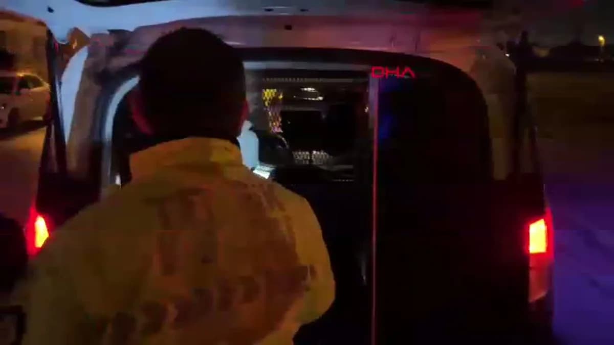 Kayseri’de ‘Dur’ İhtarına Uymayan Sürücü Otomobiliyle Kaldırıma Çarptı