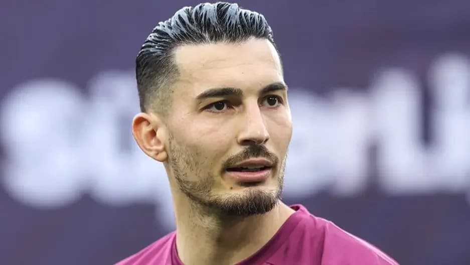 Trabzonspor’dan Kaleci Hamlesi: Uğurcan Çakır’ın Yerine Gözler Bilal Bayazıt’ta!