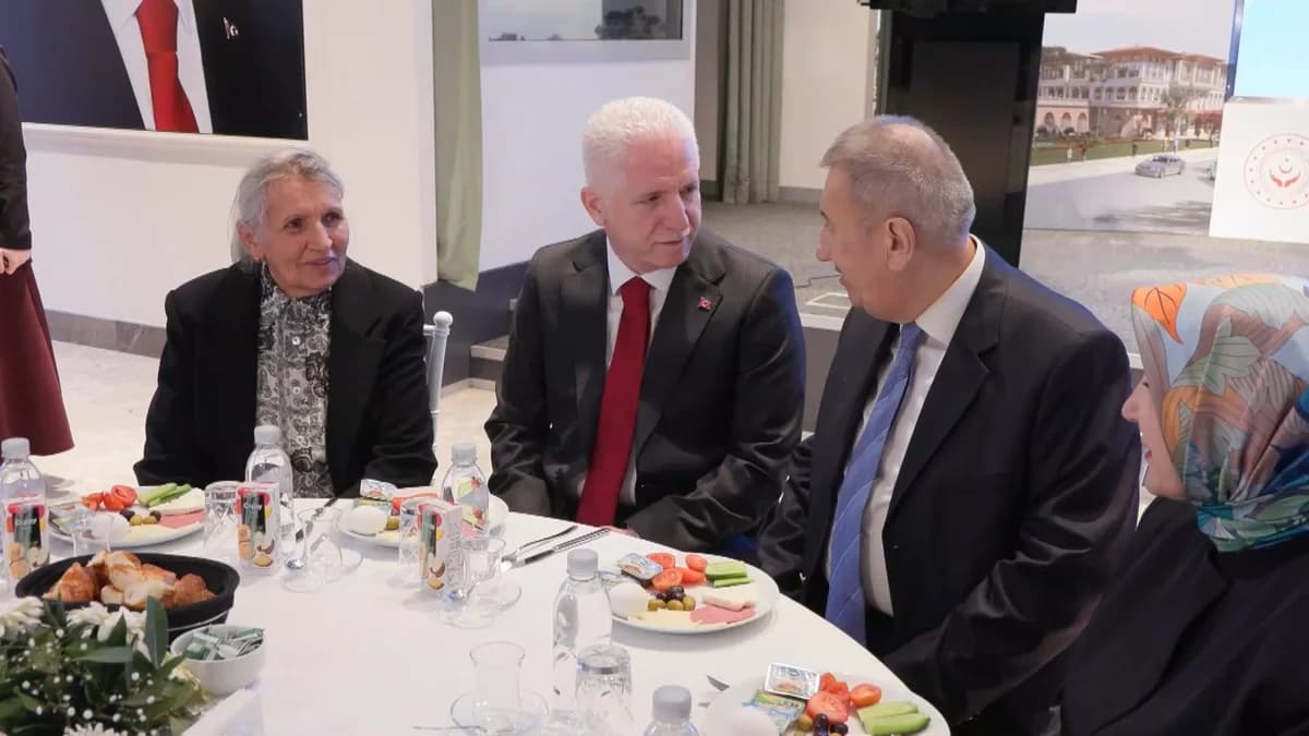 İstanbul Valisi Gül, Darülaceze’de Bayram Coşkusunu Yaşadı