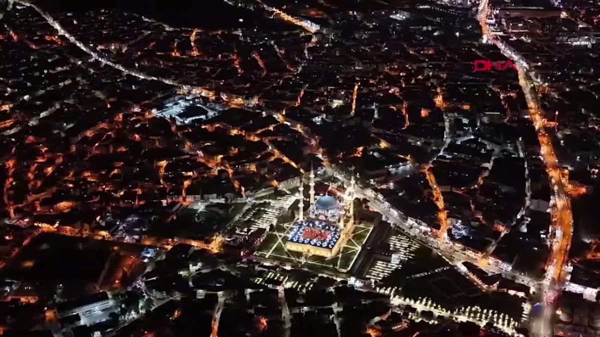 Edirne’de Selimiye Cami Avlusunda Ramazan İftarı