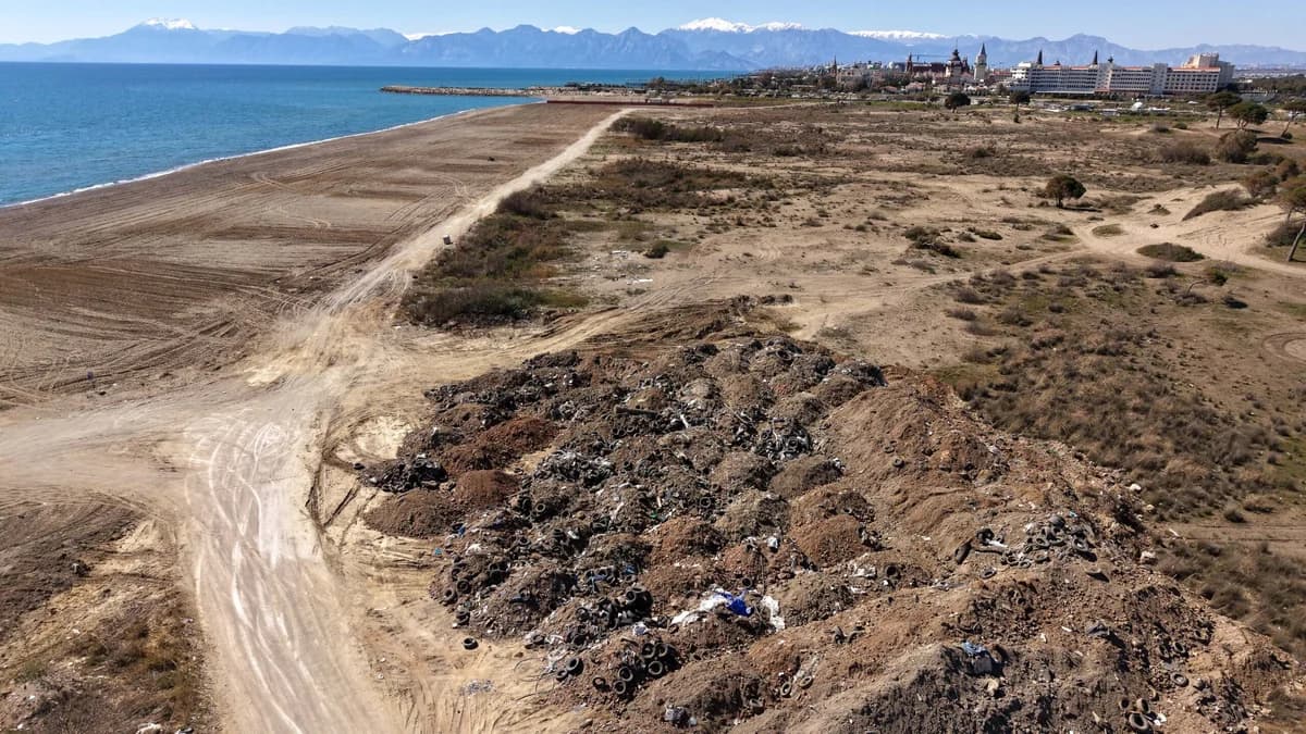 Kumköy Sahili’nde Temizlik Çalışmaları: 1500 Lağım Çukuru Ortaya Çıktı