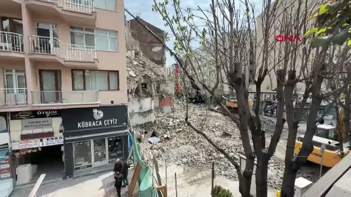 Eskişehir’de Yıkım Felaketi: Bitişik Dükkanın Duvarı Çöktü