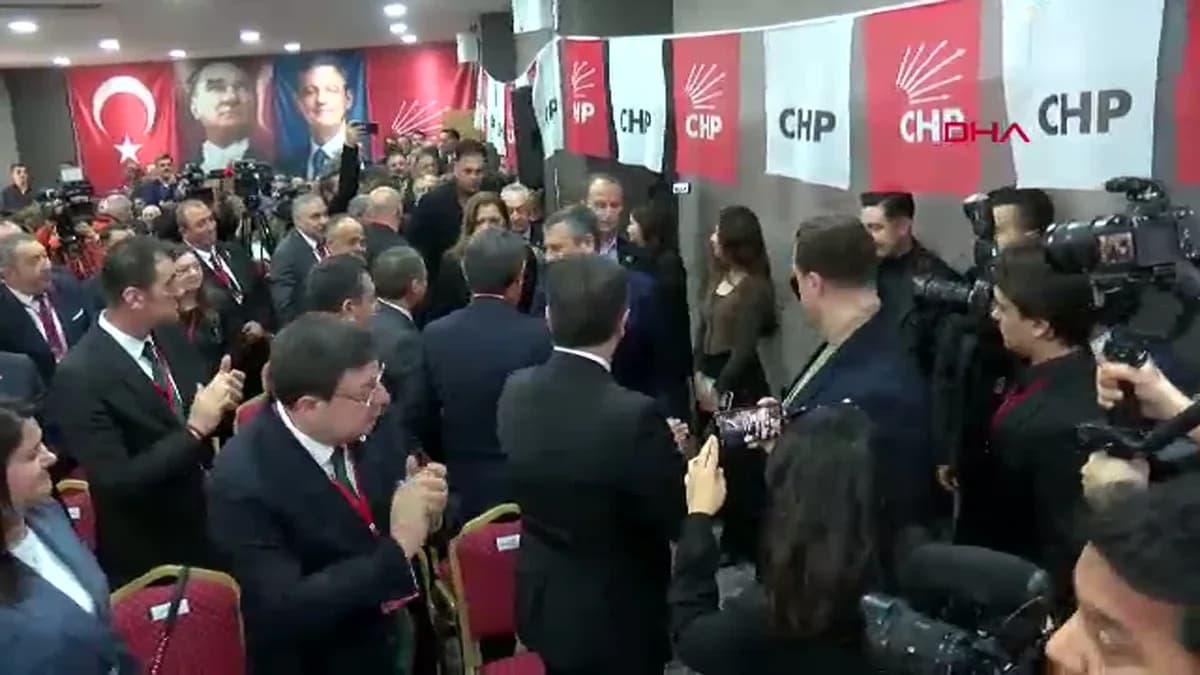 Özgür Özel’in Sert Açıklamaları: ‘Türkiye Dışında Tırnak Makasım Yoksa İspatlayın’