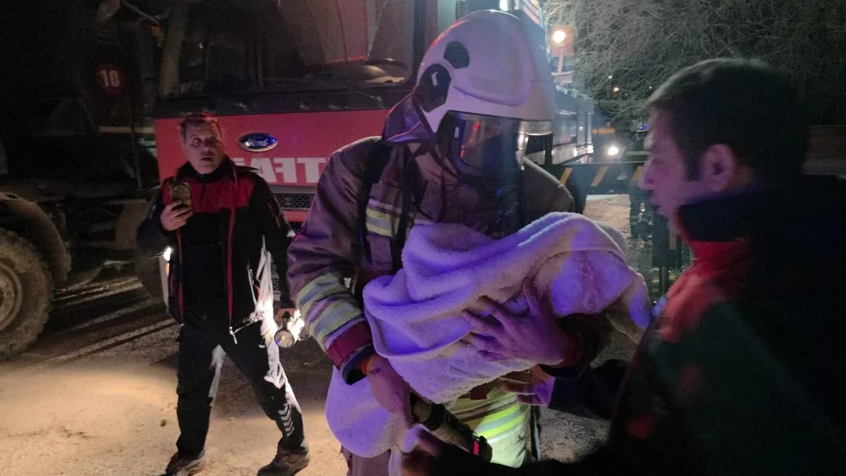 Hatay’da 5 Katlı Binada Yangın Paniği: 3 Yaralı