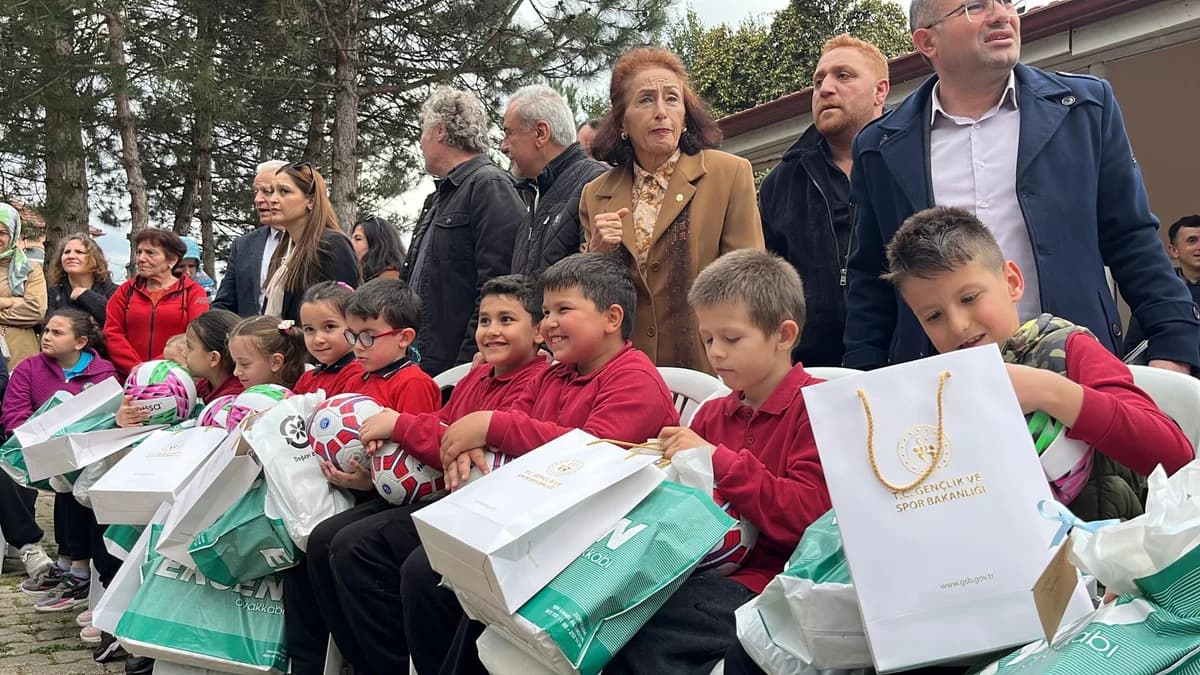 Gazetecilerden 19 Yıl Önce Yenilenen Okula Bayram Hediyesi