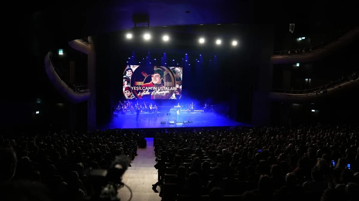 Yeşilçam’ın Usta İsimlerinden Halit Akçatepe, AKM’de Unutulmaz Bir Geceyle Anıldı