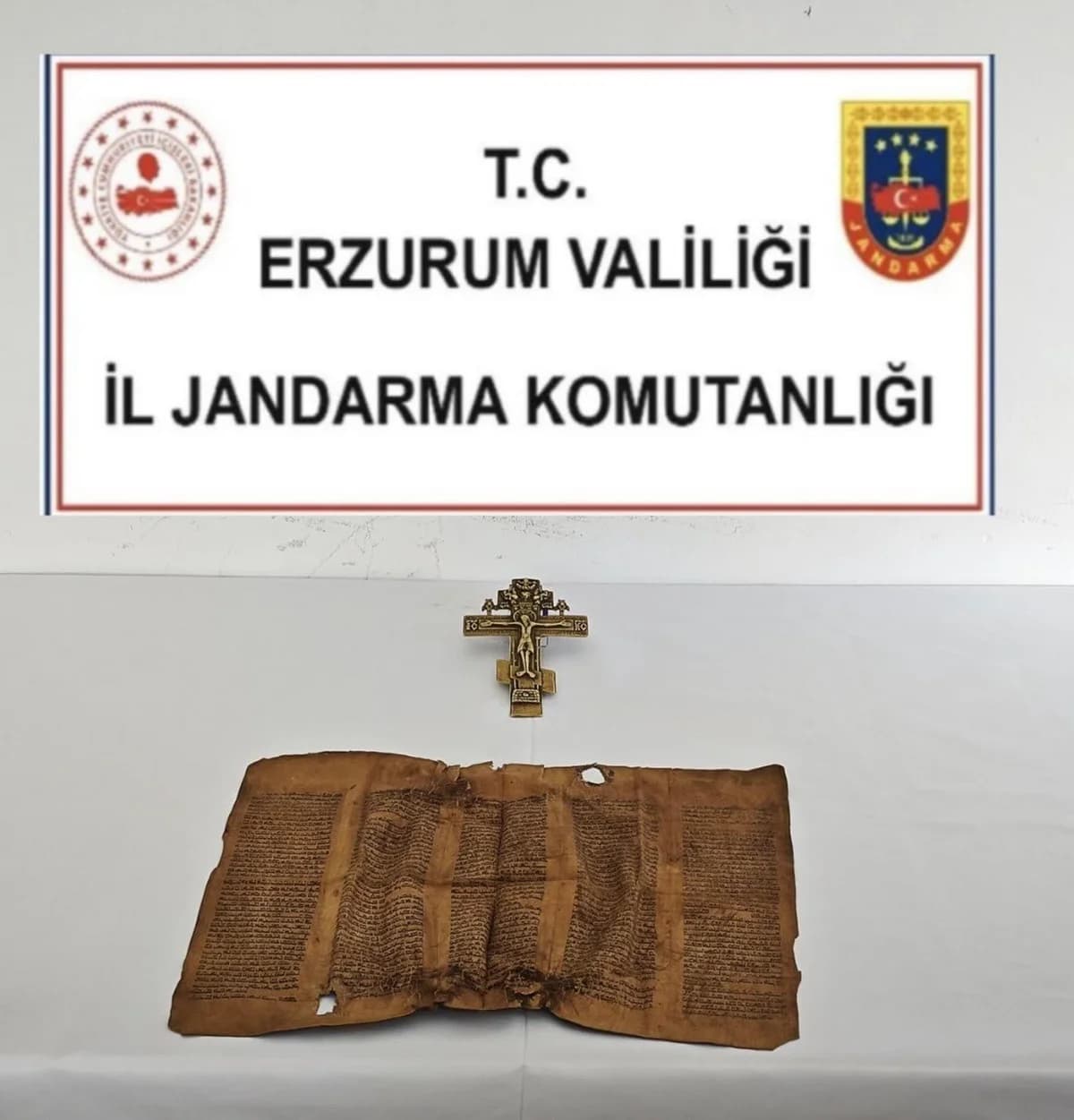 Erzurum’da Orta Çağ’dan Kalma Parşömen ve Bronz Haç Bulundu
