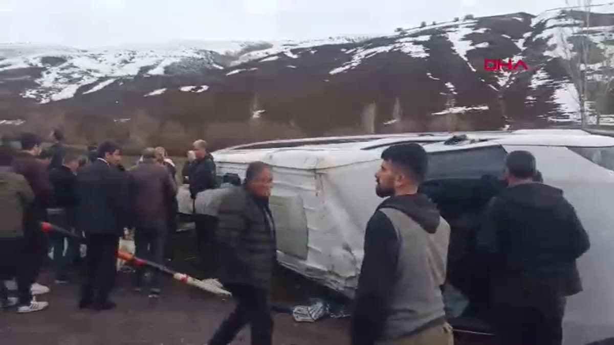Van’da Dağcıları Taşıyan Minibüs Takla Attı: 13 Yaralı
