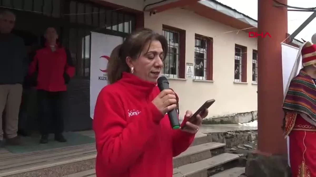 Ardahan’da Kızılay’dan 23 Nisan Hediyesi: Çocuklar Oyuncaklarla Buluştu