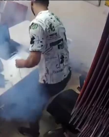 Adana’da Cep Telefonu Tamiri Sırasında Batarya Patladı: Anbean Kaydedildi