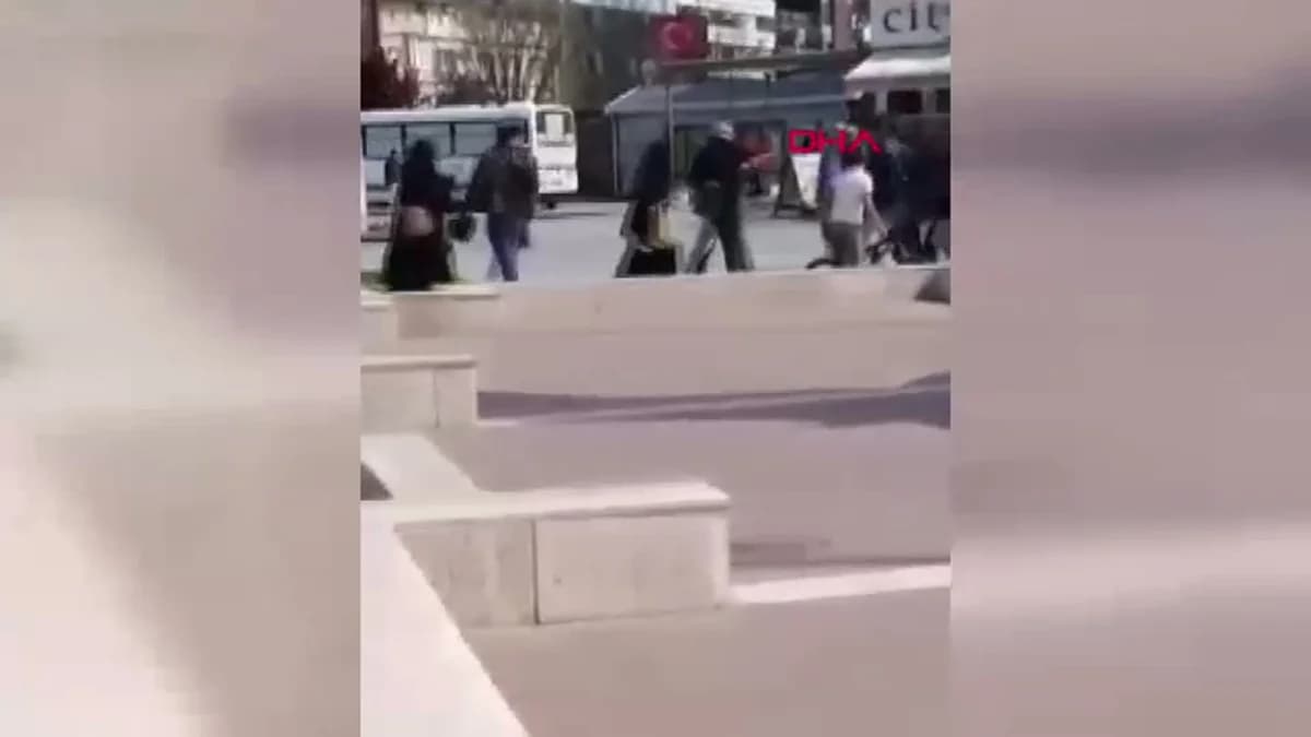 Yalova’da Kadın Fotoğrafını Çeken Şüpheli Kalabalık Tarafından Darbedildi